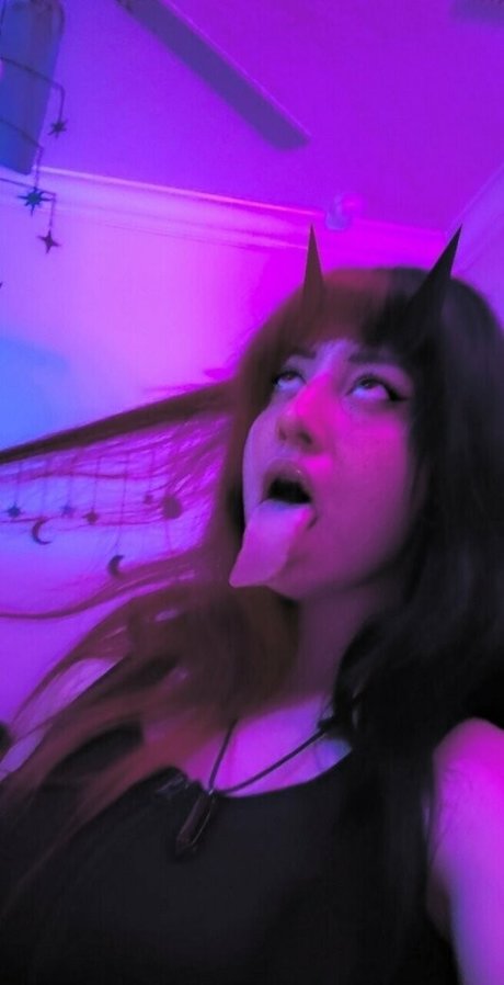 poppycarmine top model images