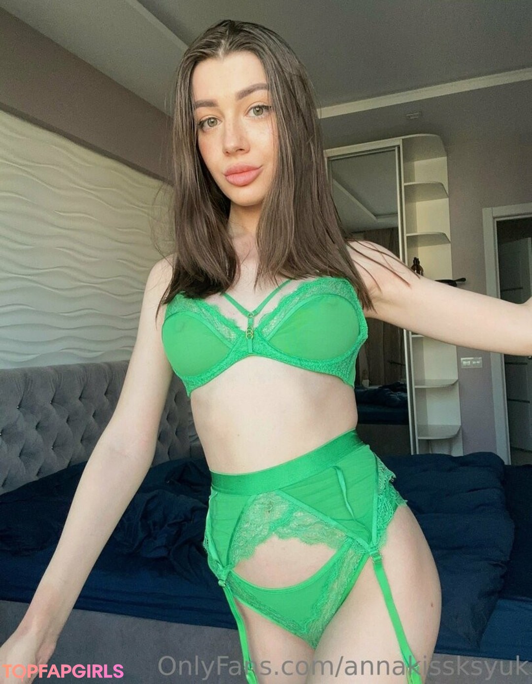 Annakissksyuk hot actress img