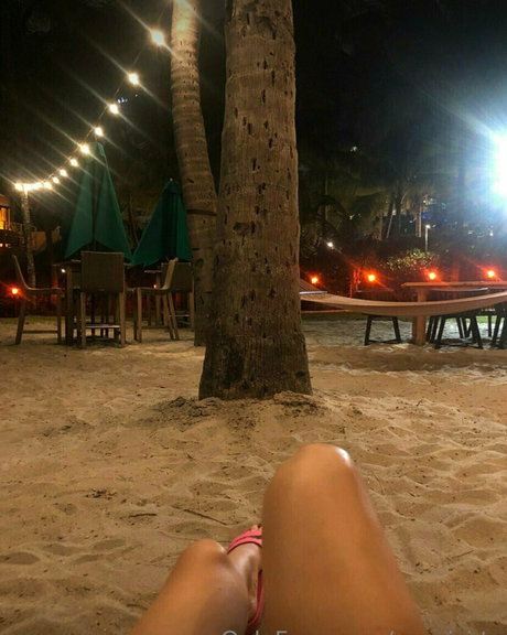 aparisi ts adult model image