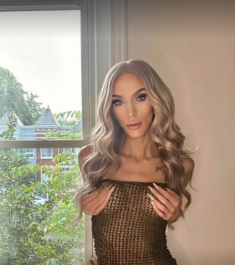 aparisi ts erotic star gallery