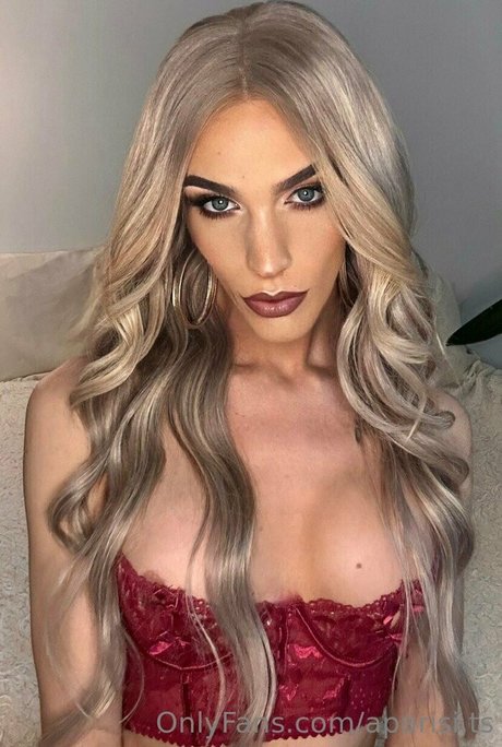 aparisi ts model adult pictures