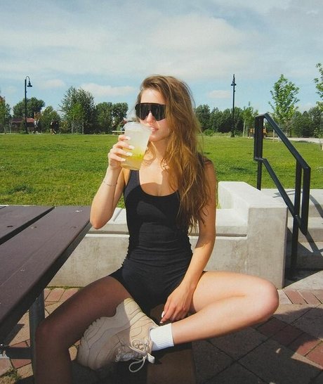 Sylvia Snyders naked star photo