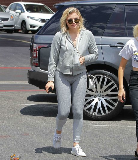 brunette petite onlyfans hd pic