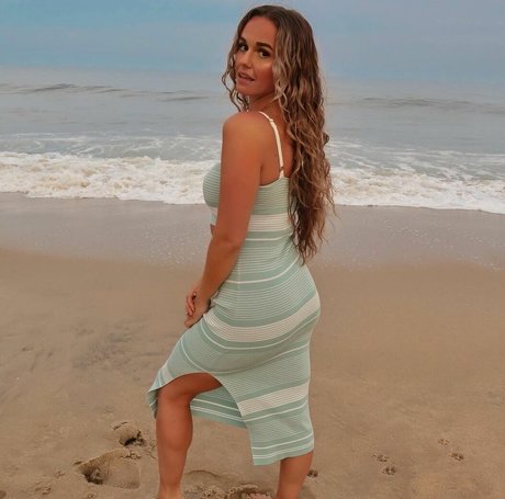 curvy nude onlyfans beautiful naked photos