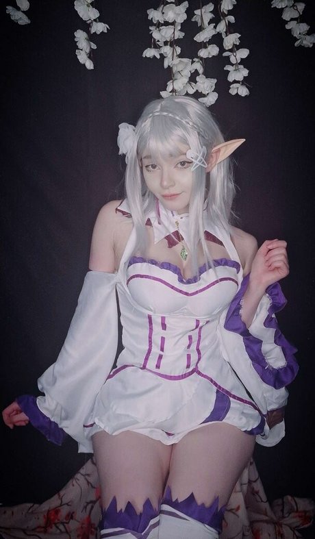 Linaneyeon star hot images