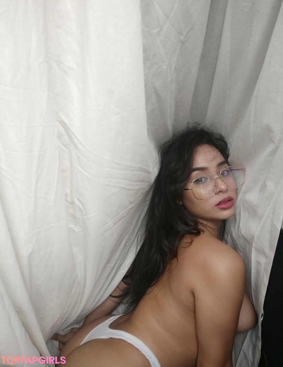 yiyisweetcousin perfect model pic