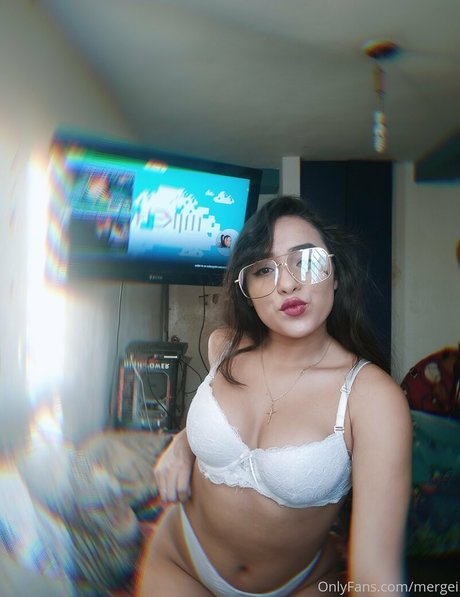 yiyisweetcousin beautiful pornstar photo