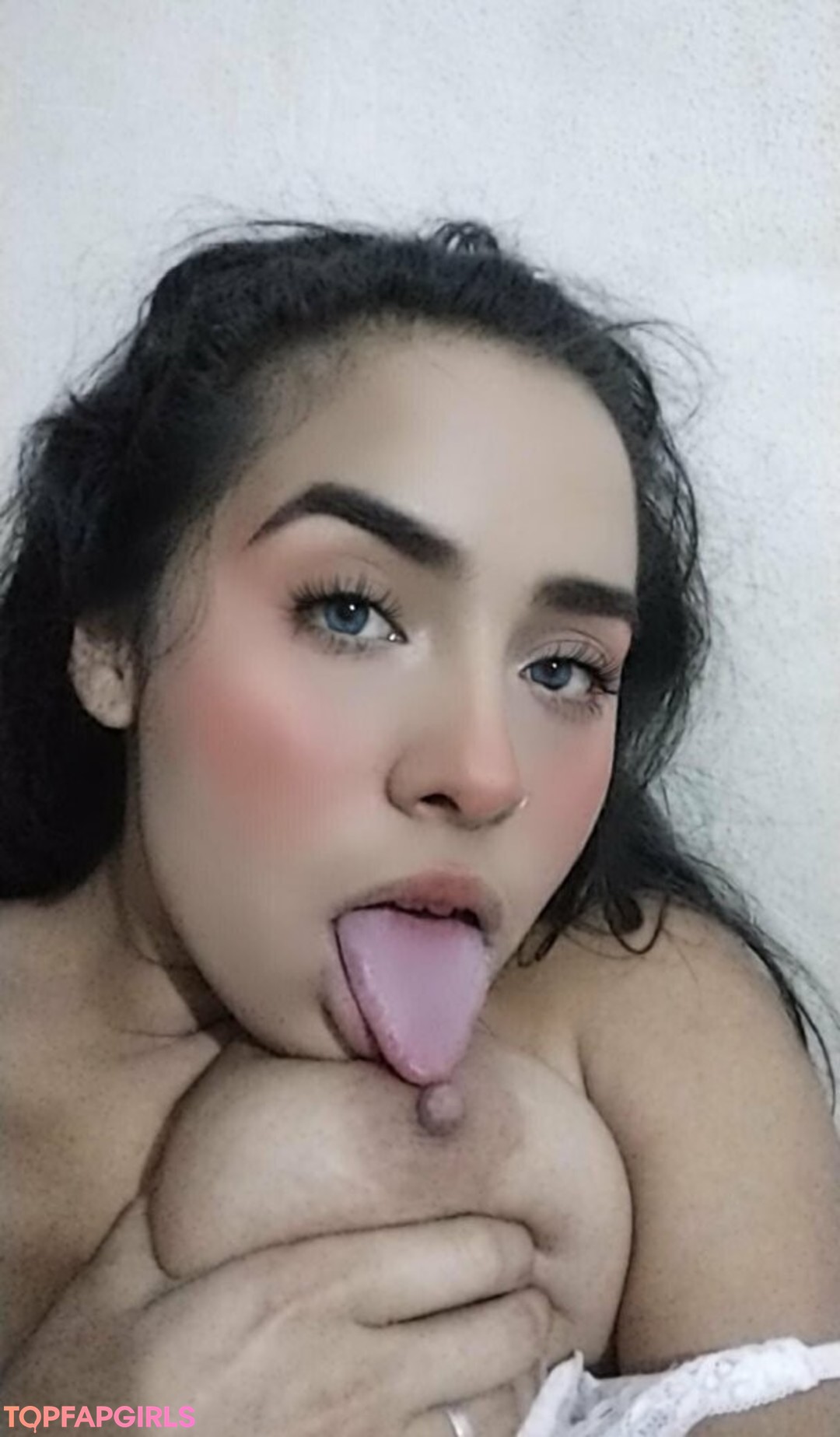 yiyisweetcousin pornstar sexy pictures