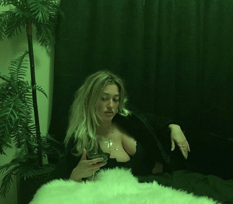 Lindsey Kevitch model free picture