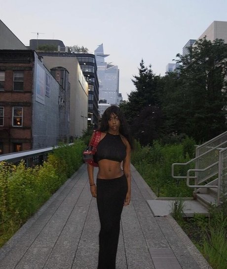 Majormommyissues model porn photos