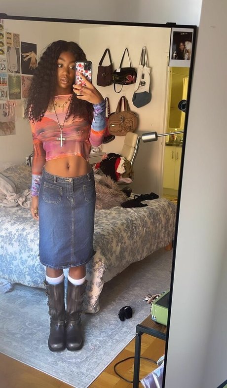 Majormommyissues model naked pictures