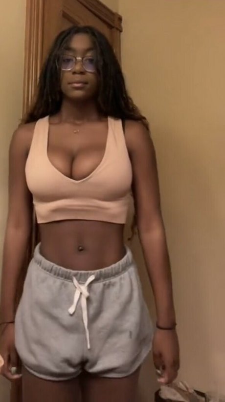 Majormommyissues nudes star galleries