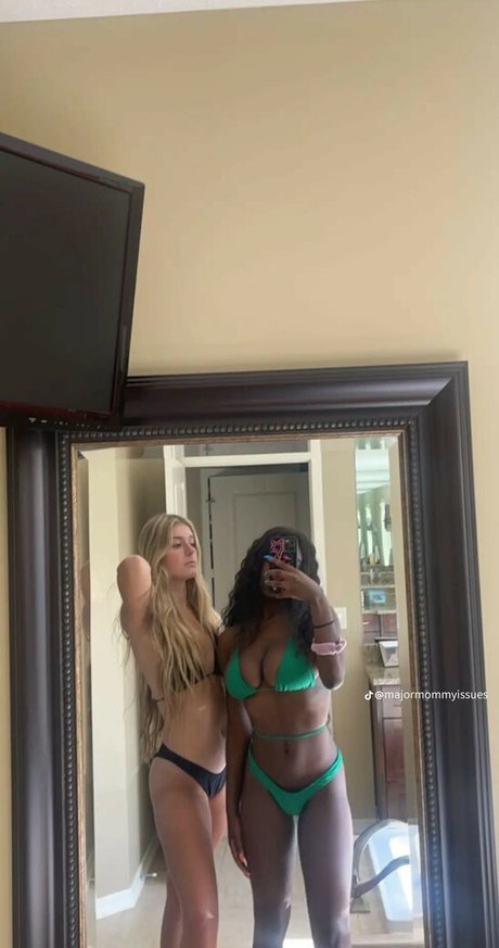 Majormommyissues top profile image