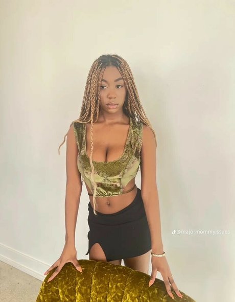 Majormommyissues perfect model pic