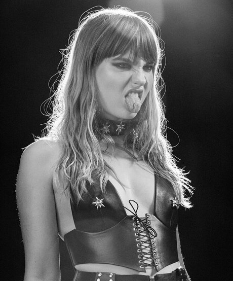 teen shemale onlyfans free picture