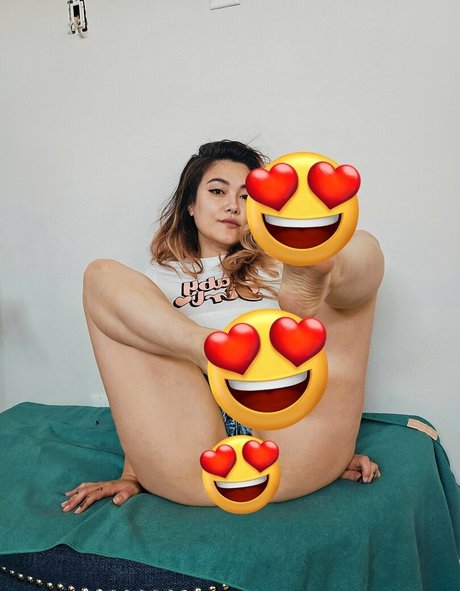 AvaGG star nudes img