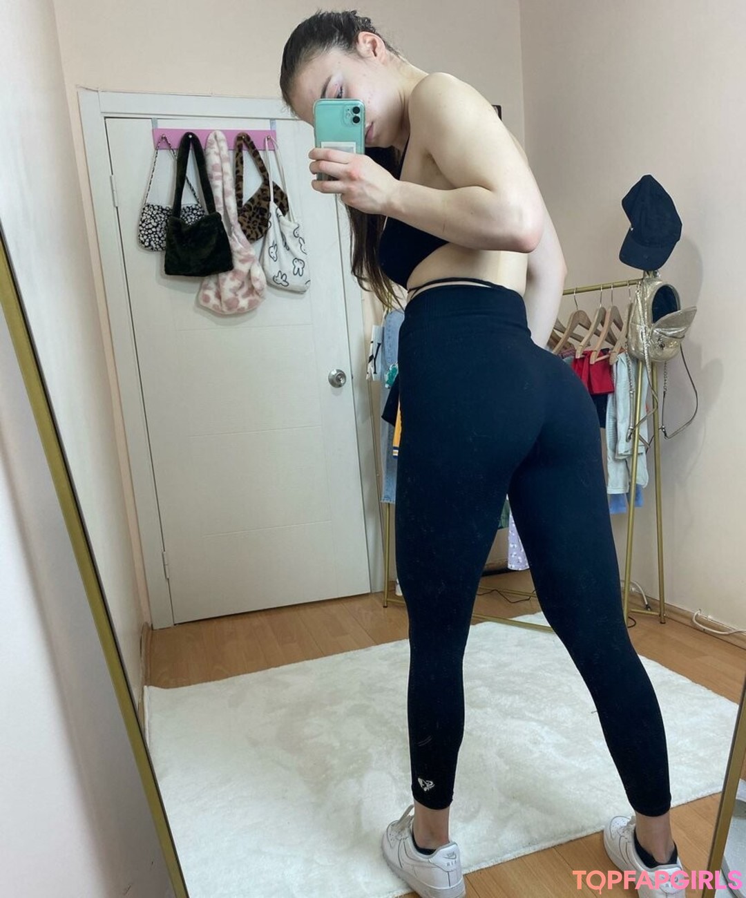 Sudefit nudes model pic