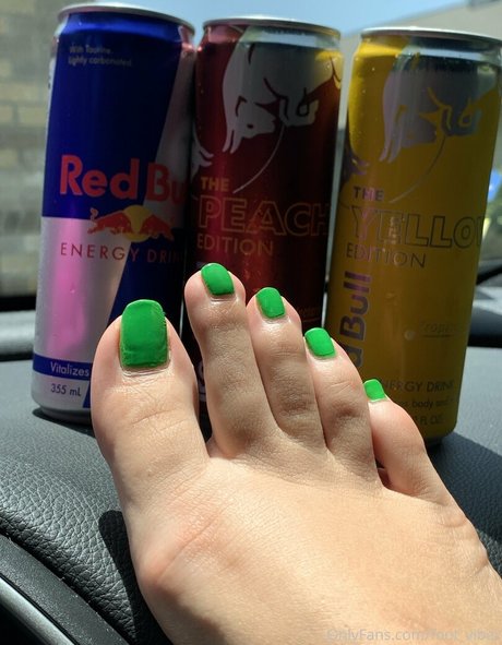 foot vibez model beautiful pic