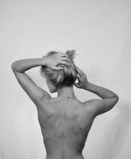 Kruzader model naked img