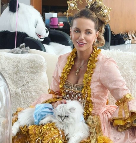 Kate Beckinsale hot model photo