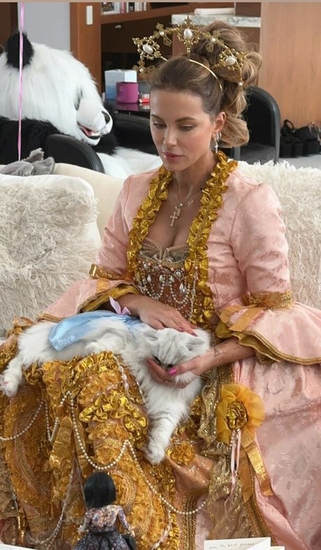 Kate Beckinsale art actress image