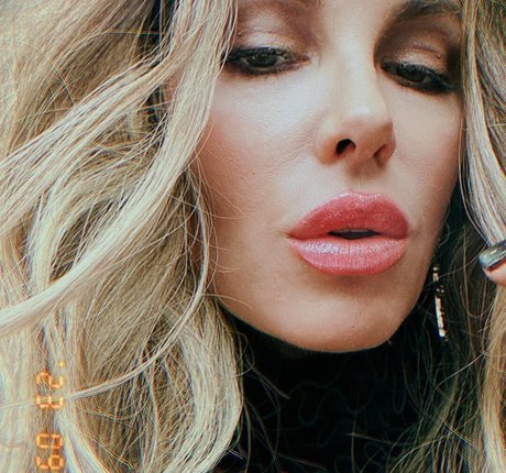 Kate Beckinsale model sexy image