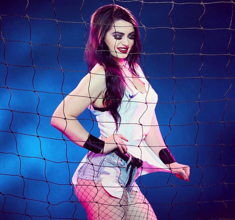 Saraya Bevis star nude gallery