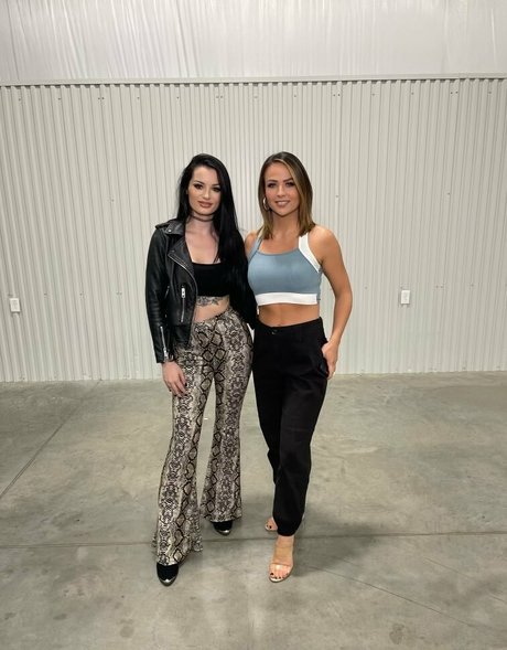 Saraya Bevis star nice images