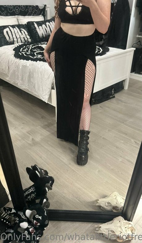 whatalittleriotfree sexy actress photo