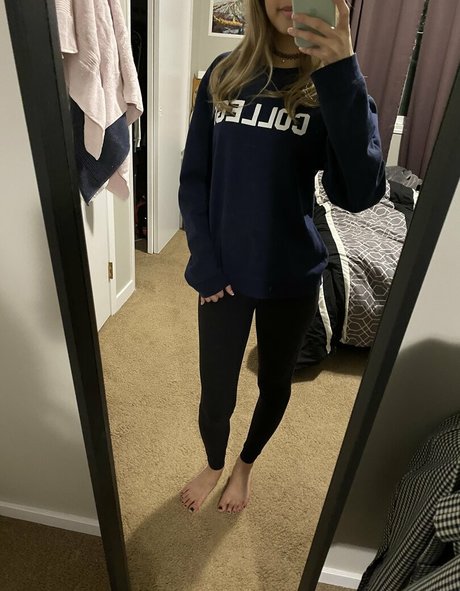 brunette petite onlyfans pornographic photo