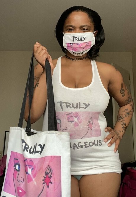 yummybrownfox adult star picture