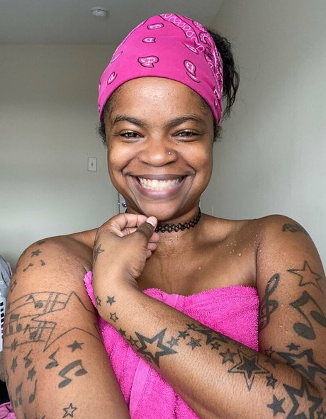 yummybrownfox naked pornstar photo