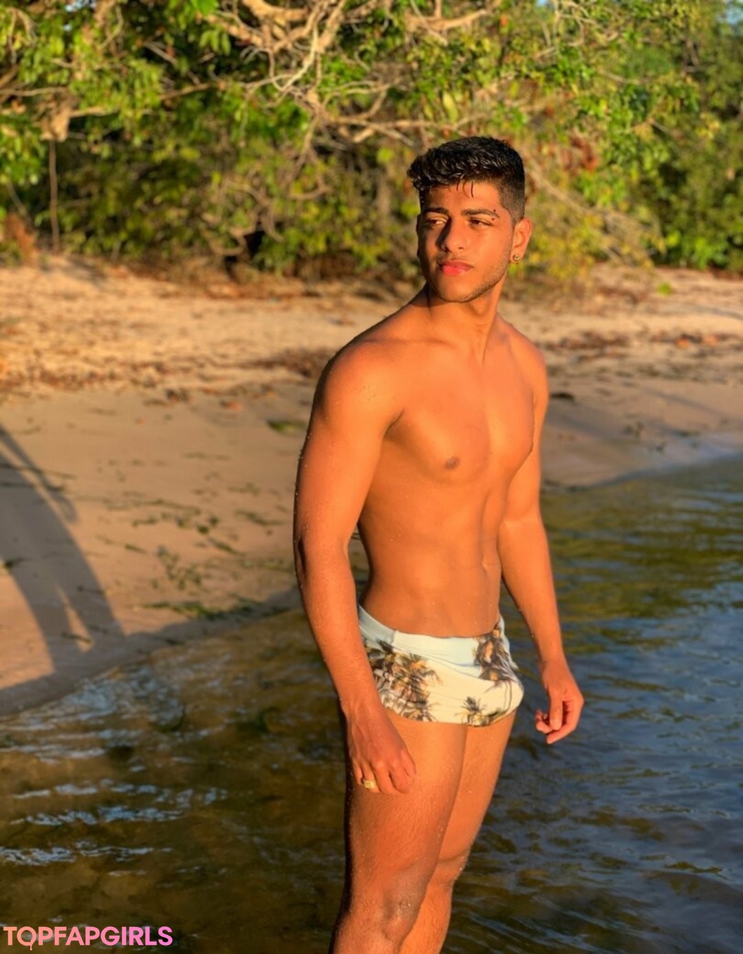 marciomendes naked model pic