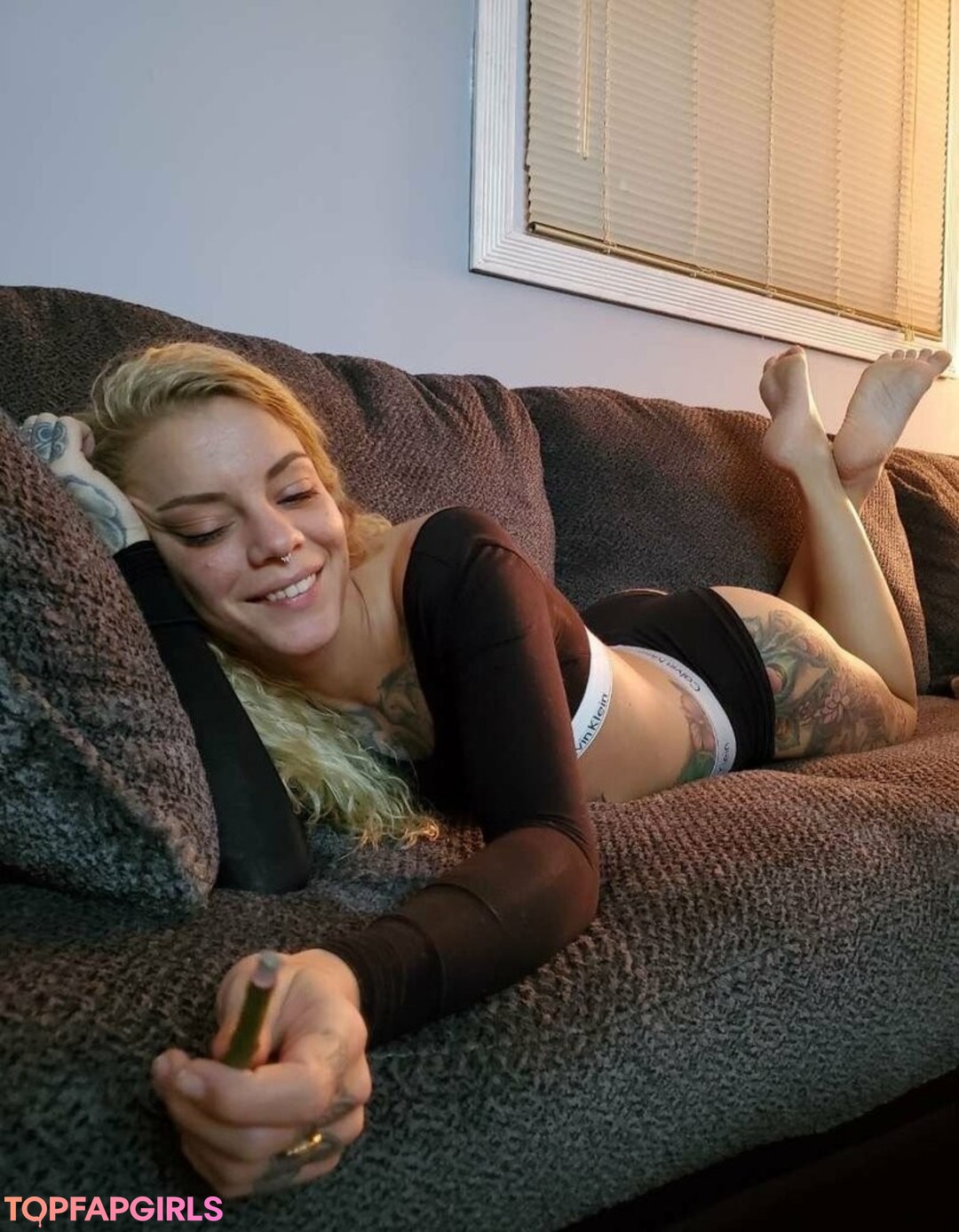 unalome erotic model pic