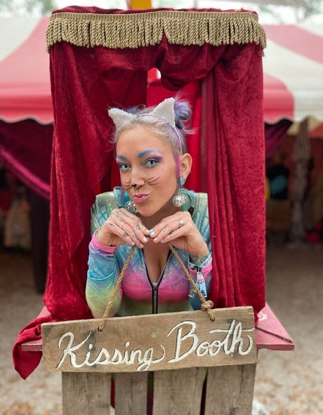 nerdy teen onlyfans exclusive pic