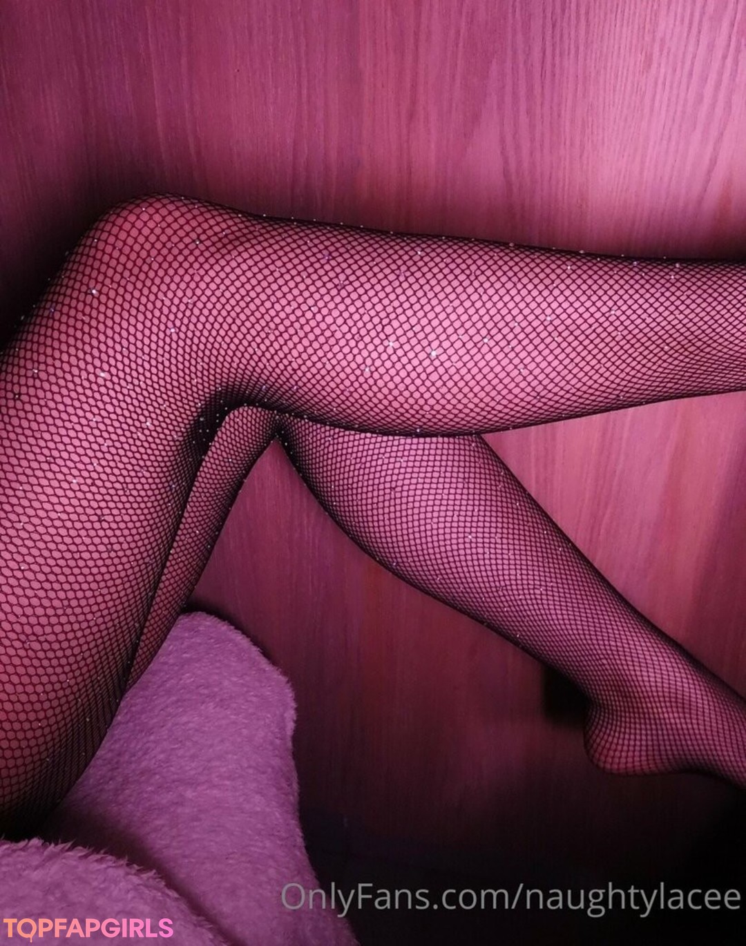 naughtylacee nude model archive