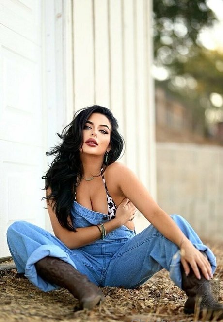 christinaenaa star sexy picture