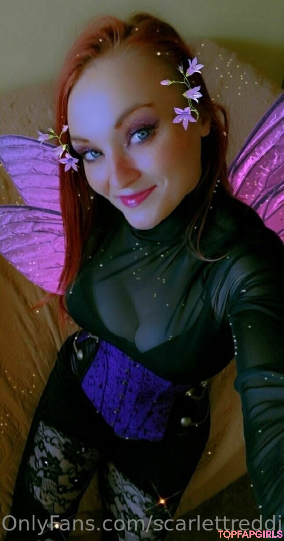 scarlettredding model top picture