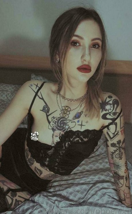 phoenixy nude model pics