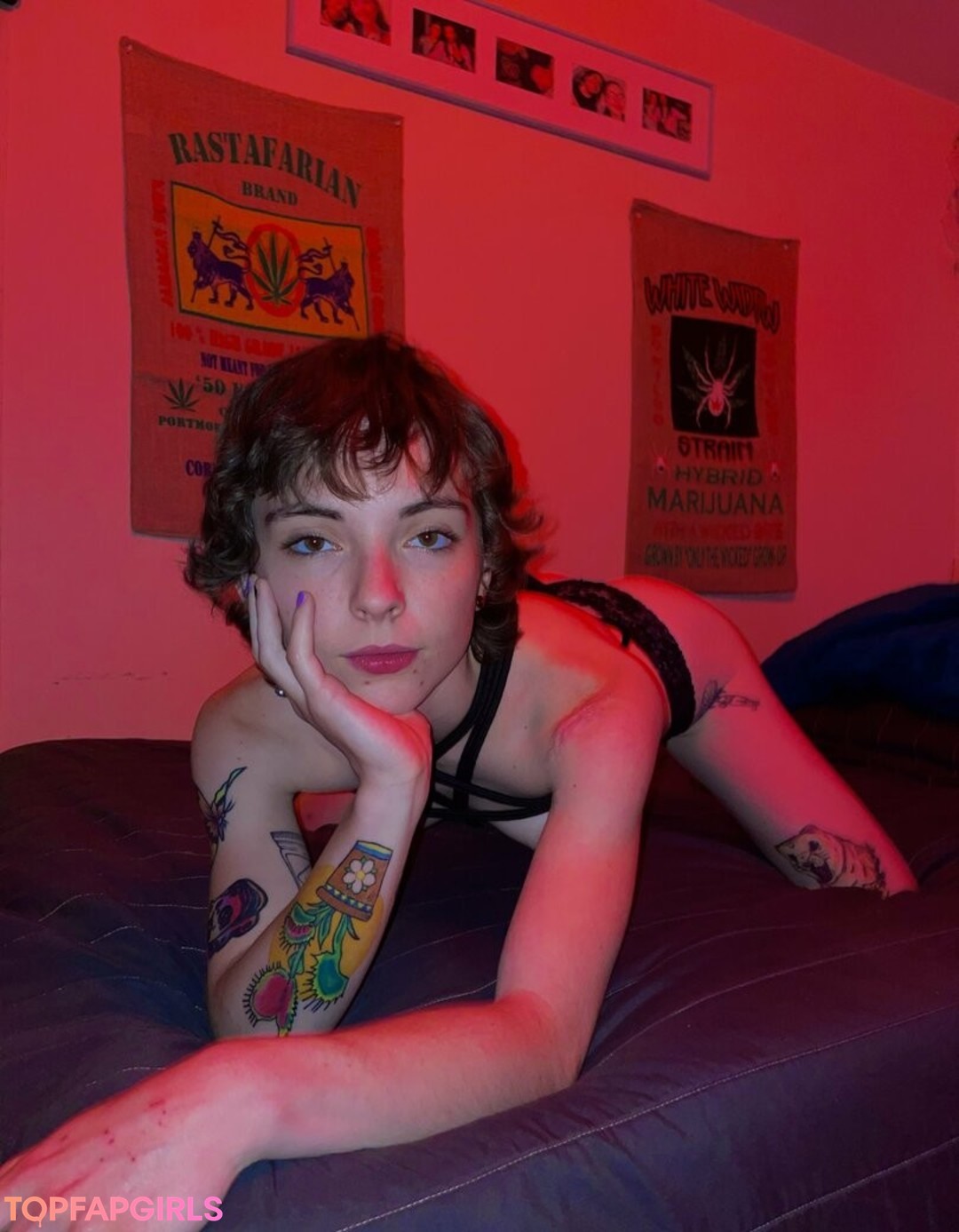 neonalice333 naked model pics