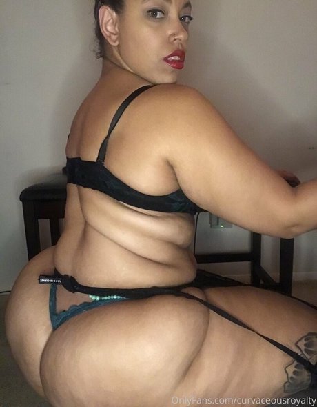 curvaceousroyalty hd model pic