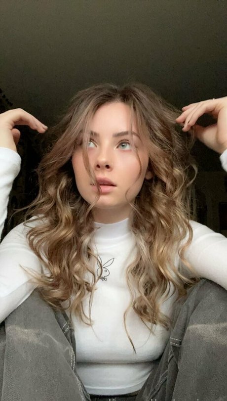 alignedbykarissa hot model pics