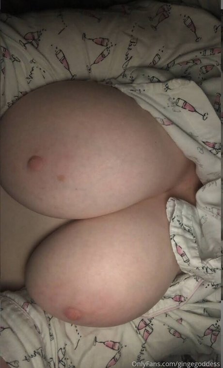 Gingegoddess nude model pic