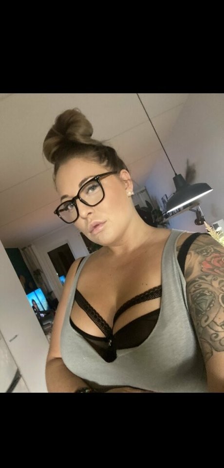 ellitelli sex model pics