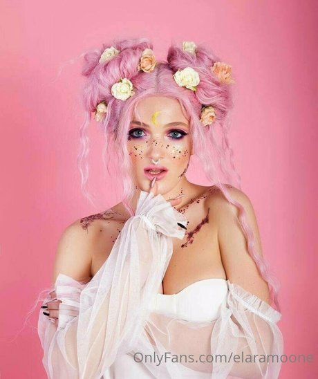 elaramoone sex model photo