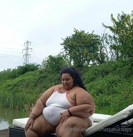 fatsaturdays pretty model img