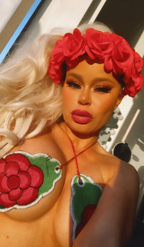 nikkidelano best model gallery