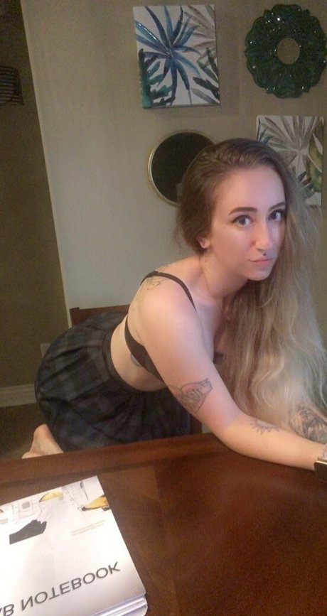 blamevalerie pornstar top img