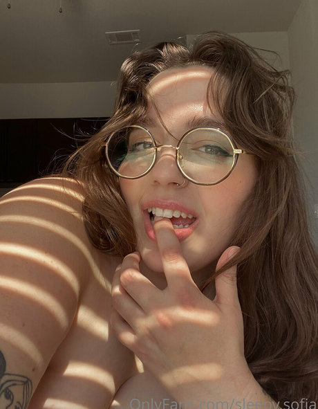 sleepy sofia model art picture