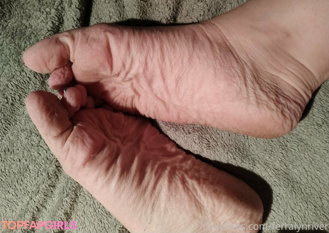 curvy muscle onlyfans sexy photo